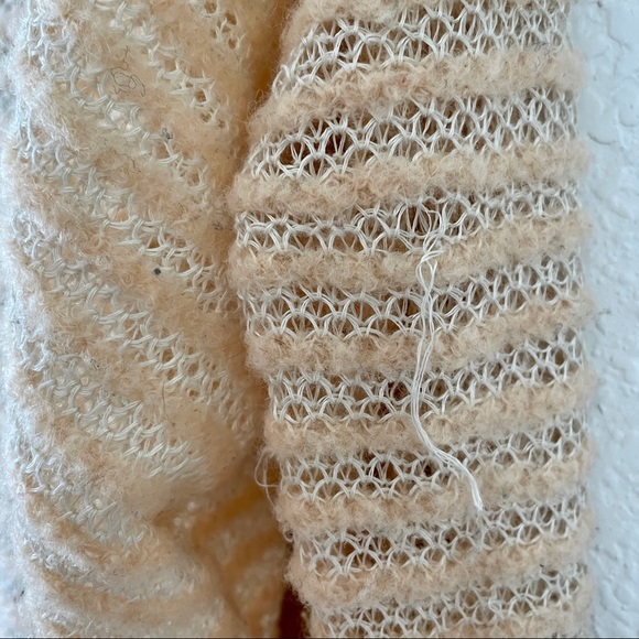 🌸Free People Knit Sweater✨ - Picture 6 of 7